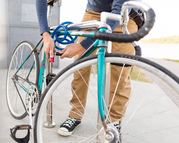 Jak zadbać o bezpieczeństwo podczas transportu rowerów samochodem?